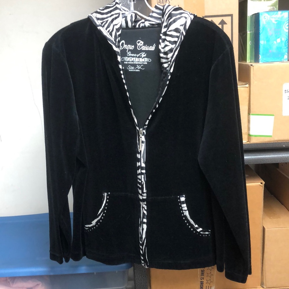 Onque Casuals XL Black zip up sweater with Zebra detailing